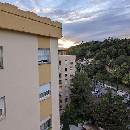Apartamentos Con Vistas Y Terraza En 马尔韦利亚 外观 照片