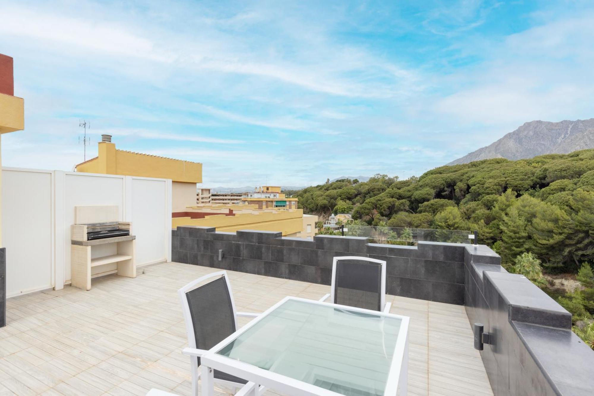 Apartamentos Con Vistas Y Terraza En 马尔韦利亚 外观 照片