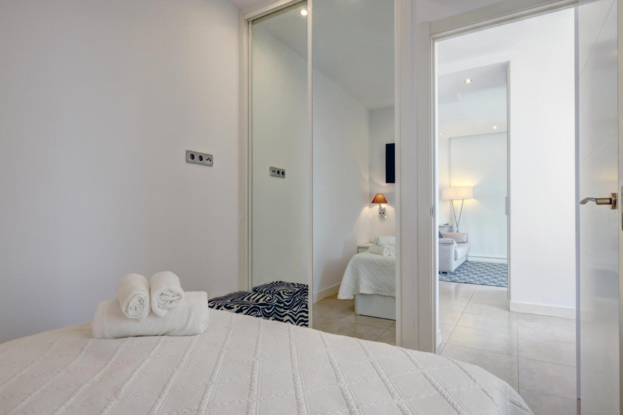 Apartamentos Con Vistas Y Terraza En 马尔韦利亚 外观 照片